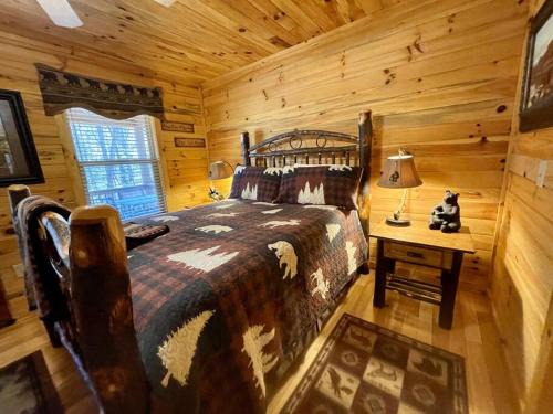 Helen Casa | 2 bed Cabin HOT TUB close to Helen #16