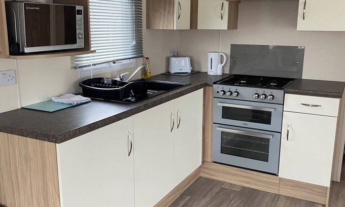 Rhyl Cabina | 2 bed Caravan in Rhyl , dog Friendly, With Wifi