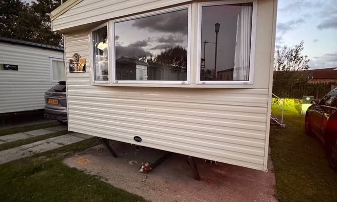 Towyn Chalet De Esquí | 2 Bed Caravan on Lyons Winkups, Sleeps 6