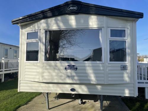 Colchester Casa | 2 Bed Caravan - Sleeps 6 - Pets - Pool - Wifi