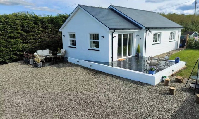 Felinwynt Cabaña | 2-Bed Coastal Cottage - Sleeps 4 - Pet Friendly