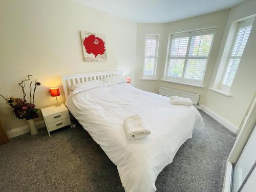 Southbourne Apartamento | 2-Bed Coastal Retreat - Sleeps 4 & Parking