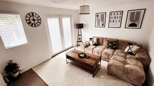 Hartwell Apartamento | 2 Bed Cosy Aylesbury House with Parking