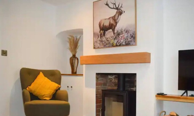 Mersham Cabaña | 2 bed Cosy cottage in the village of mersham Ashford nextdoor to pub and shop.