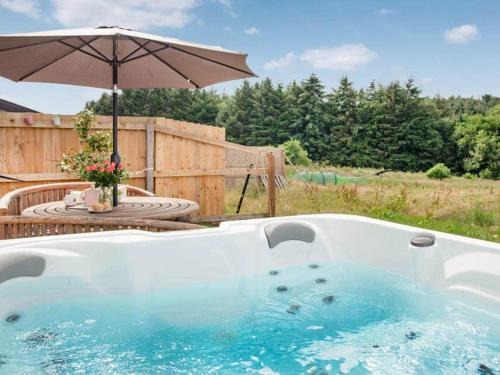 Honiton Casa | 2 Bed Cottage - Hot Tub Garden Parking