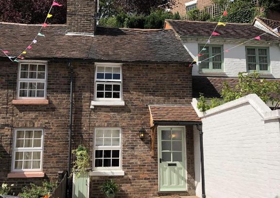 Bridgnorth Casa | 2 Bed Cottage - Sleeps 4 - Parking - Wifi