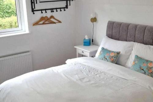 Tyrone Casa | 2 Bed cottage-Sleeps 4-Private Garden-Parking