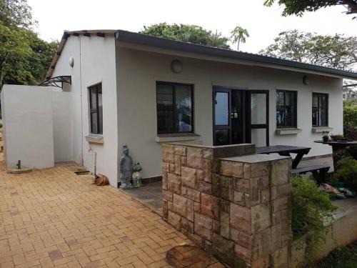 Shaka's Rock Apartamento | 2 Bed cottage with sea views and lovely gardens