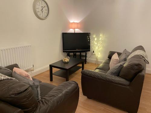 Derby Apartamento | 2 Bed Deluxe Apartment, City Centre, Allocated Parking, Fast WiFi by Opulent Stays