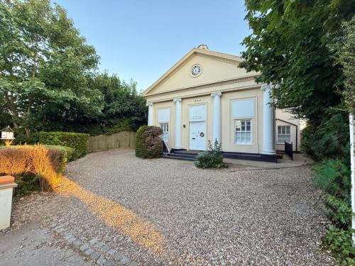 Moffat Apartamento | 2 bed Elegant Flat in Stansted with parking