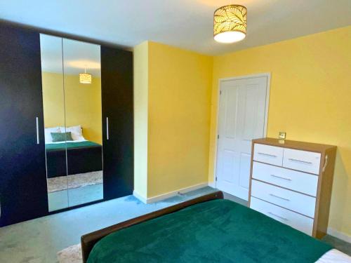Langley Marish Casa | 2 Bed End Terrace M4 M25 Heathrow Windsor & London