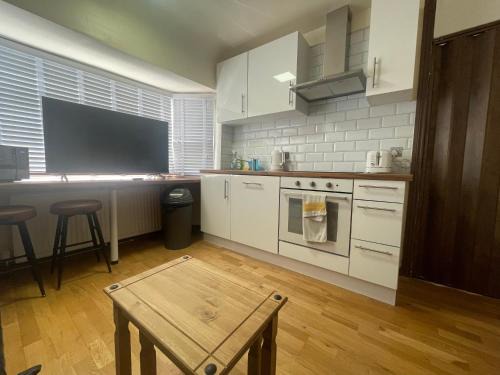 Pinkwell Apartamento | 2 Bed Flat near Heathrow Airport & Elizabeth Line