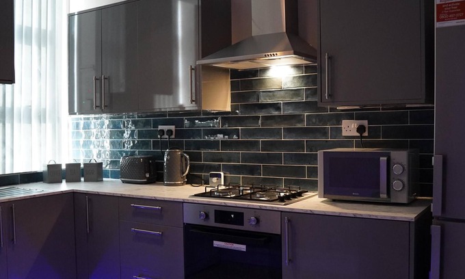 Bradford Apartamento | 2 Bed Flat - Sleeps 4 - Jacuzzi Bath - Parking