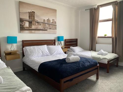 Cwmbrwla Apartamento | 2 Bed Flat - Sleeps 6 - Parking - Wifi