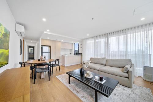 Phillip Apartamento | 2-Bed Haven: Impeccable Interiors & Chic Amenities