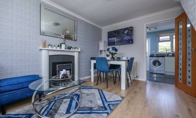 Clifton Casa | 2 bed house, Barton Green, Clifton, Nottingham
