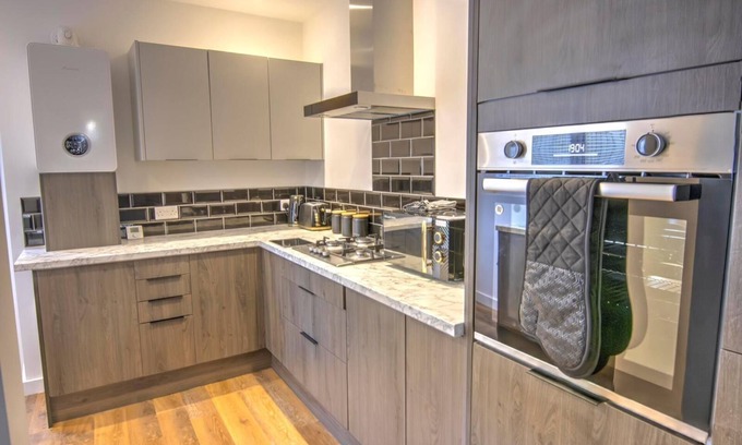 Hanham Casa | 2 Bed House, Family Friendly With Garden