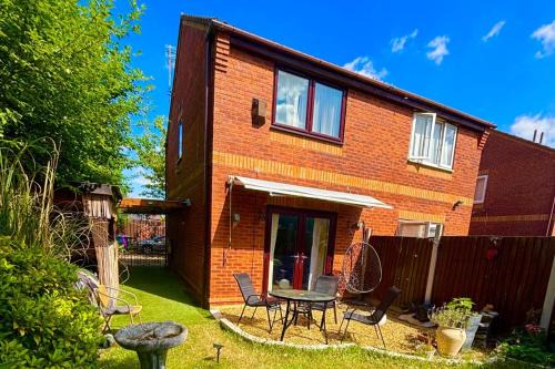 Liverpool Casa | 2-Bed House Sleeps 4 Garden 10 mins to Anfield