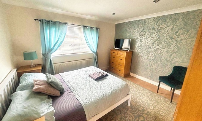 Kirk Sandall Casa | Doncaster -Very Quiet-Private Parking-Dog Friendly