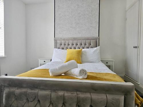 Welford Casa | 2 Bed House - Sleeps 5 - Garden - Parking - Wifi