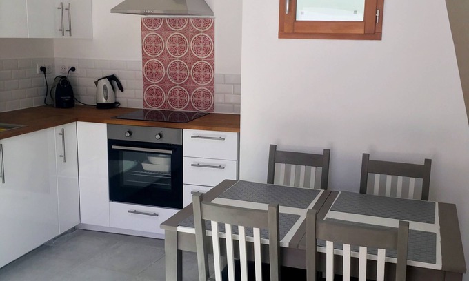 Marseillan Casa | Casa de 2 dormitorios para alquilar en el centro del pueblo de Marseillan, gran terraza en la azotea