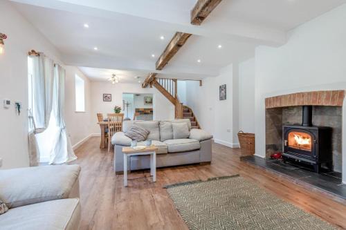 Charlton Marshall Casa | 2 Bed in Blandford St. Mary oc-s33308