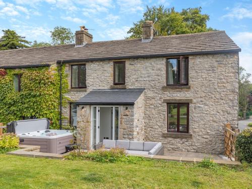 Hope Valley Casa | 2 Bed in Bradwell 94552