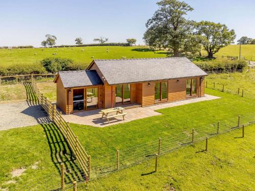 Llandrindod Wells Casa | 2 Bed in Llandrindod Wells 89064