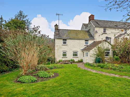 Llangynidr Casa | 2 Bed in Llangynidr BN052
