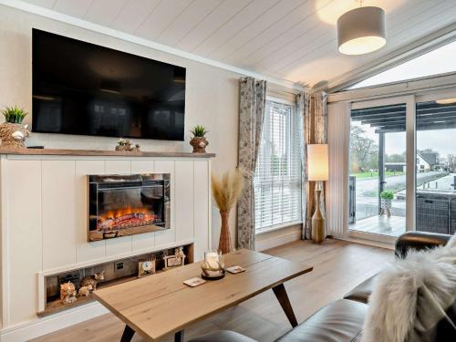Galston Casa | 2 Bed in Moscow 94573