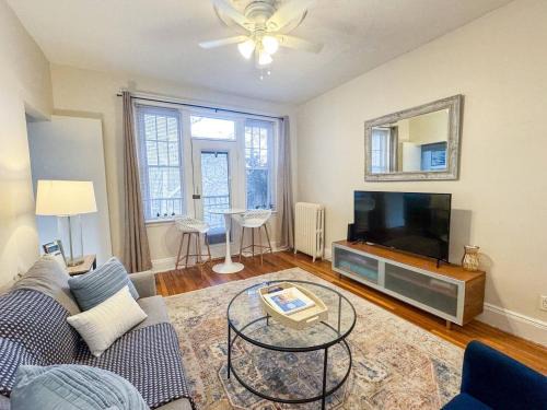 Commonwealth Apartamento | 2 Bed, In Unit Laundry, Boston College, Balcony