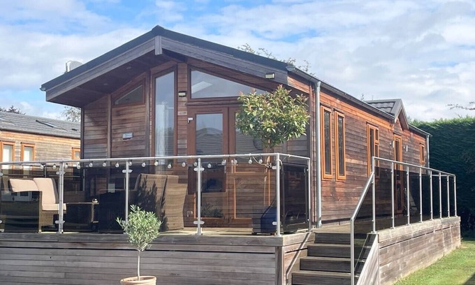 Maidenhead Cabina | 2 Bed Log Cabin w/River Views perfect for Retreat