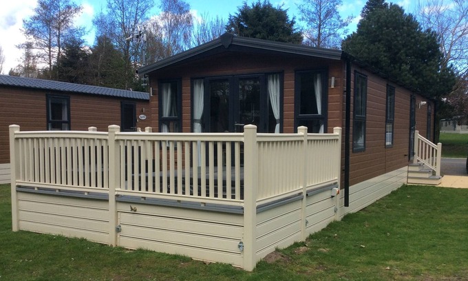 Allerthorpe Cabina | 2 Bed Luxury Lodge With Hot Tub Allerthorpe York