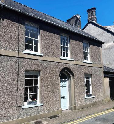 Crickhowell Casa | 2 bed period cottage sleeps 4 in central Crickhowell