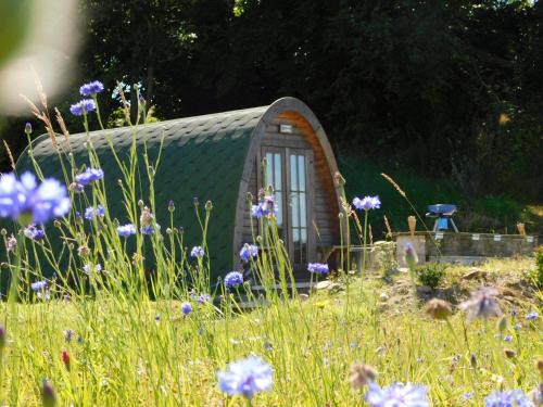 Omagh Casa | 2 Bed Pod Cabin-Sleeps 2-Pets-Garden-Mtn View