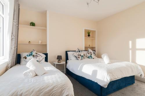 Bonnington Casa | 2 Bed Property, sleeps 5, free parking, near city centre