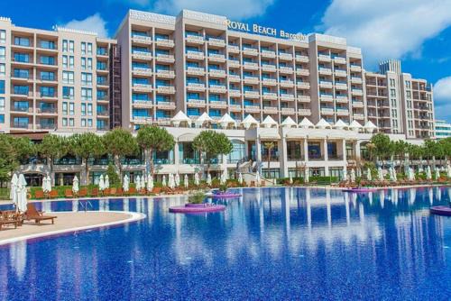 Sunny Beach Apartamento | 2 Bed, Royal Beach Barcelo Hotel