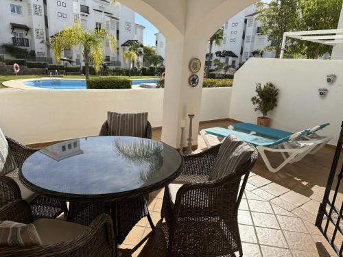 San Luis de Sabinillas Apartamento | 2 Bed-Sleeps 4-Private Patio-Pool-AirCon