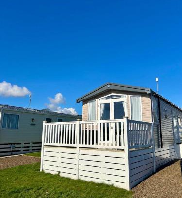 Coldingham Casa | 2 Bed-Sleeps 6-Patio-Parking-Pet Friendly