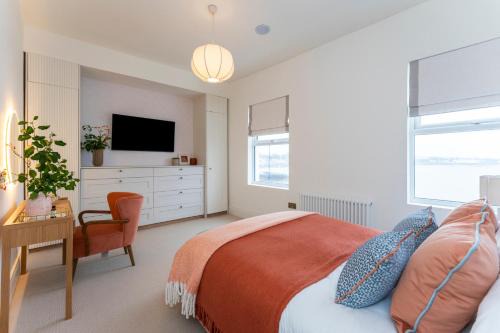 Donaghadee Apartamento | 2-Bed - Sleeps 6 - Seafront View with Free Parking