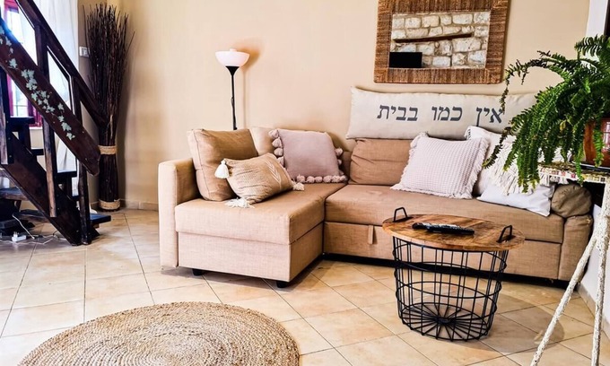 Safed Old City Casa | 2 Bed Suite in the Old City and Commercial District. 2 Balconies, Meiron Scenery