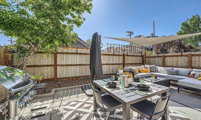 Washington Park West Casa | 2 Bed Sunny Retreat, Home Office, Backyard 30 Day