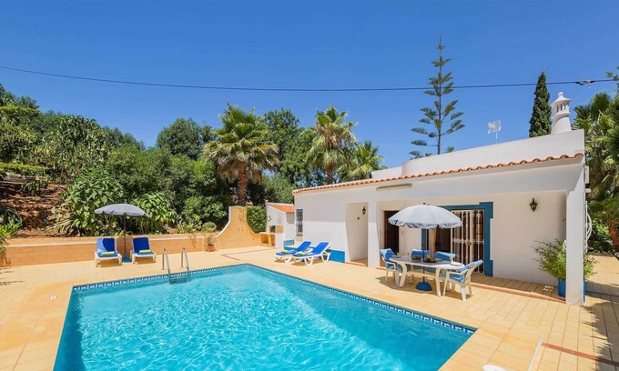 Alpouvar Villa | Airy villa familiar con comedor al aire libre a pocos minutos del centro del resort
