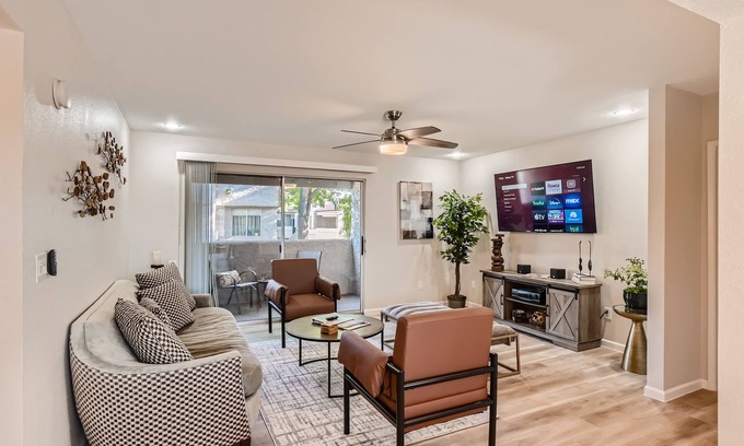 Paradise Valley Village Condominio | 2 Bedrm/2Bath Condo In The Paradise Village Area w/ 20% Multiple Month Discount