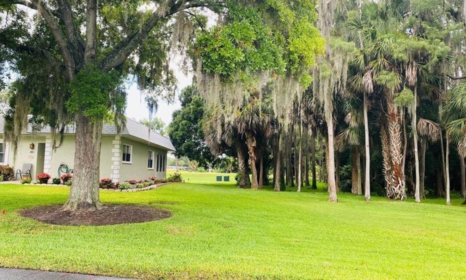 New Port Richey Casa | 2 Bedroom Townhome 422833 by Houzlet
