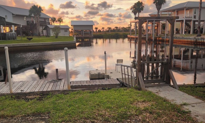 Suwannee Casa | 2-bedroom ,1 bath in Suwannee where the river meets the Gulf of Mexico!