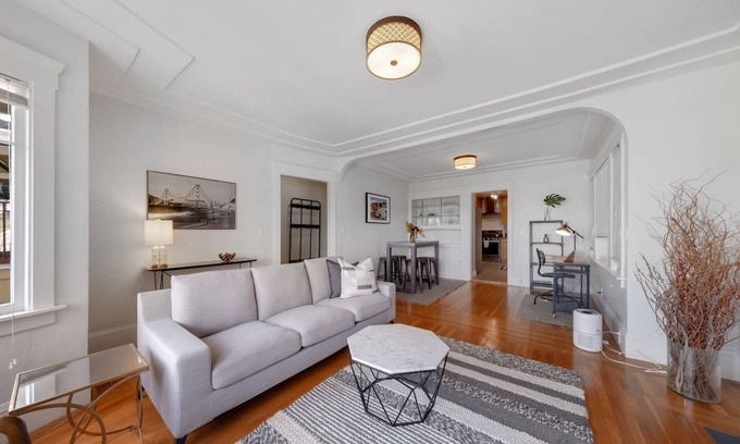 Grand Lake Apartamento | 2 Bedroom, 1 Bath Located Just Steps Away From Piedmont Ave