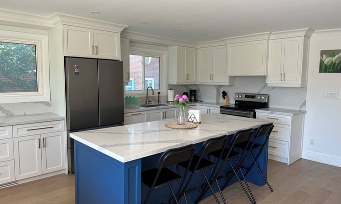 Mississauga Casa | 2 Bedroom 1 Bathroom house with self check in