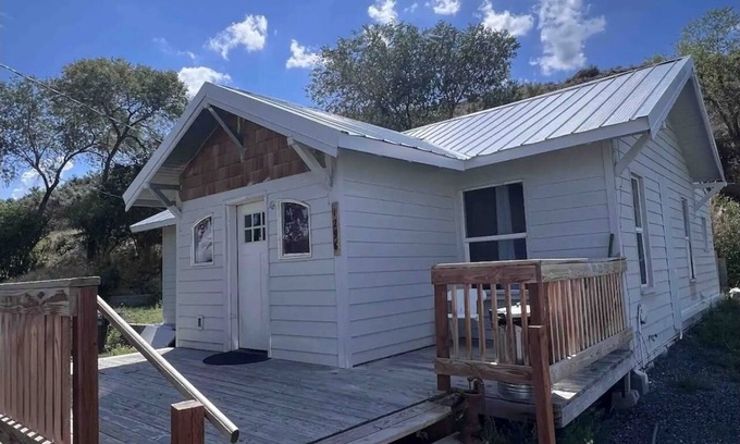 Burns Casa | 2 Bedroom 1 Bathroom with game room. Pet friendly