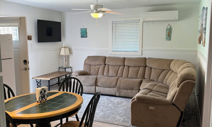Rio Grande Cabaña | 2 Bedroom 1 Full Bath cottage minutes to beach or bay. 3 Person Max Only !